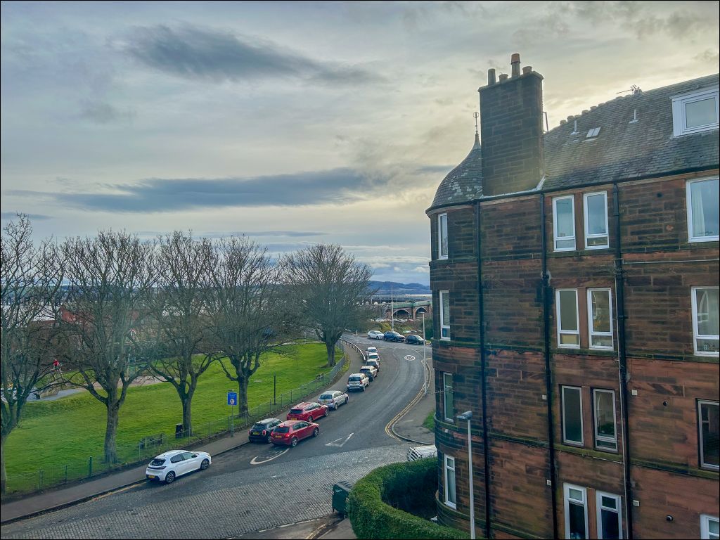 Flat 21, 3 Bellefield Avenue, Dundee, DD14NG Lawson, Coull and Duncan